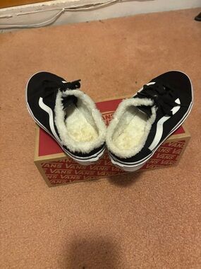 Vans Black  sherpaFaux-Fur Lined Skate Shoes